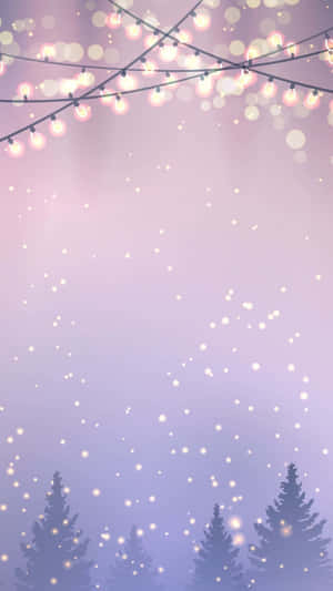 串燈在雪景暮色場景中於松樹上方發光。
