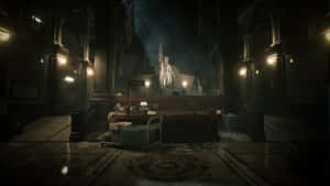 一個幽靈般的身影站在黑暗大廳中聚光燈下的警察局講台上。 — 生化危機2 重製版 壁紙
