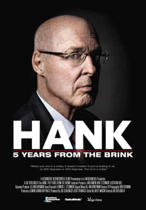 電影《Hank: 5 Years from the Brink》的海報，展示一位戴眼鏡、穿西裝的嚴肅男子。