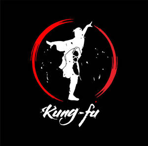 白色武術家剪影在紅色圓圈內踢腿，並帶有「Kung-fu」字樣。 — 寵物小精靈 劍與盾 壁紙