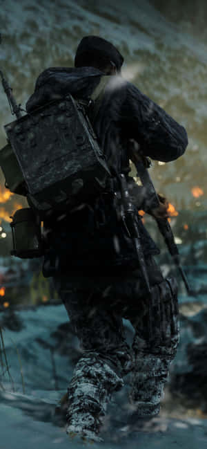 穿著冬季裝備的士兵在雪地中行走，帶著步槍和裝備 — Huawei nova 壁紙