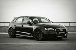黑色MTM奧迪RS3 Sportback在賽道上，紅色制動卡鉗