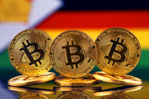 三枚金色比特幣硬幣，背景為德國國旗及倒影。
