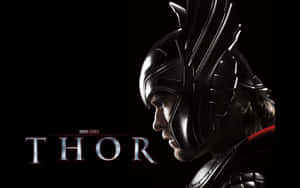 Thor 身穿黑色盔甲，在黑暗背景下帶有發光標題 — 復仇者聯盟 壁紙
