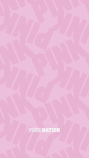 粉紅色背景，帶有重複文字圖案和「PINK NATION」標誌。