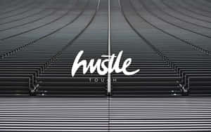 黑色體育館座位，帶有白色文字寫著 hustle touch