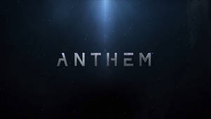 遊戲標題 Anthem 以金屬字體顯示在繁星點點的太空背景上，並帶有光束。