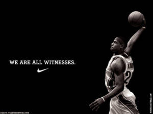 籃球運動員跳起灌籃，背景為黑色，附有文字「We are all witnesses」