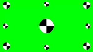 帶有黑白棋盤格圓圈的綠色屏幕。