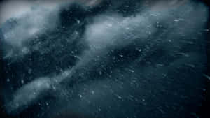 陰鬱冬日場景中，帶有降雪的烏黑風暴雲。 — 雨天 壁紙