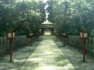 石徑上掛著紅色燈籠，通往綠色森林中的木造神社。 — 動漫風景 壁紙