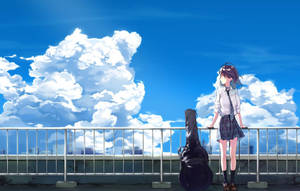 穿著校服的動漫女孩站在天台上，在明亮的藍天下拿著結他盒。 — 動漫女孩 壁紙