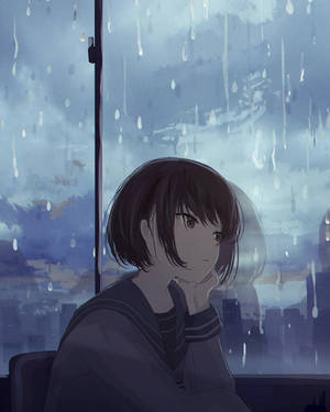 一個穿著水手服的沉思動漫女孩，望著下雨的窗外看著城市景觀。