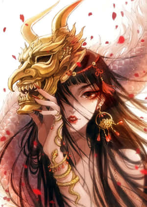 一位黑髮女性手持金色龍面具，紅色花瓣在她周圍飄落。