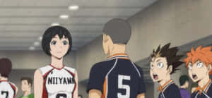 動漫排球隊在體育館，女孩對著五號球衣男孩微笑。 — 超寬螢幕 壁紙
