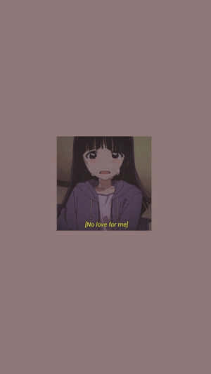 身穿紫色連帽衫的動漫女孩看起來悲傷，上面寫著 no love for me。 — 紅色美學 壁紙