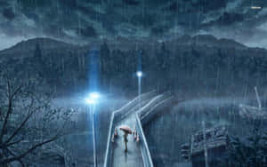 撐傘的人在夜晚的雨橋上，在路燈下行走，靠近山脈。 — 雨 壁紙