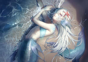 銀色頭髮、戴著海星髮夾的動漫美人魚在海灘上休息，伴隨著海浪。 — 可愛動漫女仔 壁紙