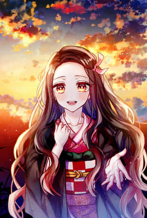 穿著和服的動漫女孩在日落時微笑，身後有火橙色和紫色的雲彩。 — 鬼滅之刃 壁紙