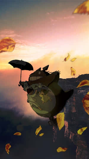 龍貓在夕陽下與孩子們在傘下飛翔，周圍是飄落的秋葉。