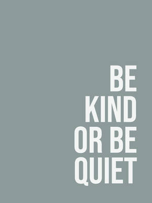 灰色背景上的粗體白色文字寫著「Be Kind Or Be Quiet」