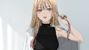 金髮粉紅眼動漫女孩觸摸她的頭髮。