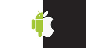 綠色Android機械人標誌部分重疊白色Apple標誌，背景為黑白分割。