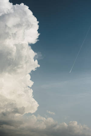 藍天白雲與飛機雲
