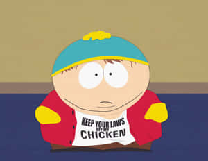 卡通男孩穿著印有 keep your laws off my chicken 的T恤。