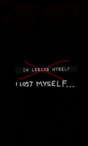 文字顯示「I LOST MYSELF...」，之前「IM LOSING MYSELF」被紅色劃掉。