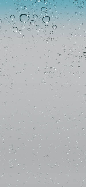 窗戶上的雨滴，背景為藍色到灰色的漸變。