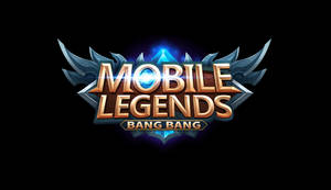 Mobile Legends Bang Bang 遊戲標誌，帶有發光的藍色和金色文字及金屬翅膀。