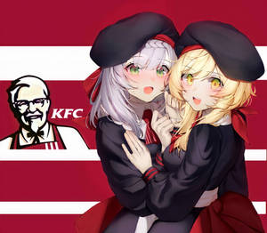 兩個穿著KFC制服嘅動漫女仔喺山德士上校標誌後面擁抱。 — 原神手機 壁紙