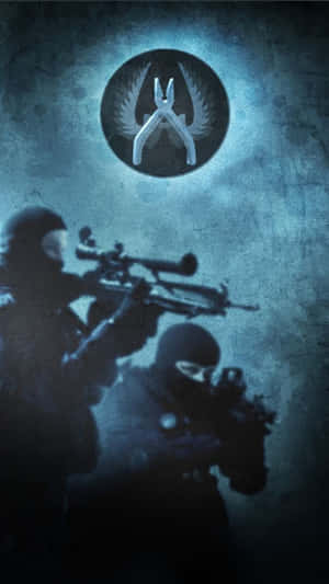 兩名蒙面士兵將步槍瞄準一個帶翅膀的鉗子發光標誌。 — 狙擊手 壁紙