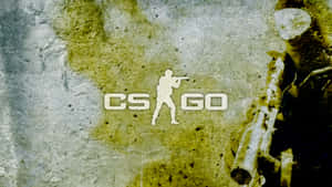 CS GO標誌，帶有士兵剪影和步槍，背景是骯髒的牆壁。