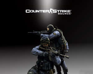 兩名身穿戰術裝備的武裝士兵在聚光燈下瞄準武器，並帶有Counter Strike Source標誌。