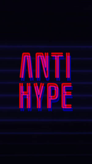 在黑暗背景上帶有紅色和藍色光芒的「anti hype」霓虹燈標誌。