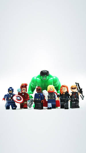 包括變形俠醫和美國隊長在內的LEGO Marvel超級英雄排成一排。 — 復仇者聯盟標誌 壁紙