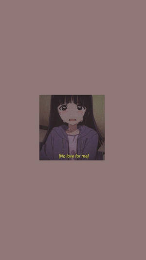 穿著紫色連帽衫的動漫女孩看起來悲傷，帶有文字 no love for me
