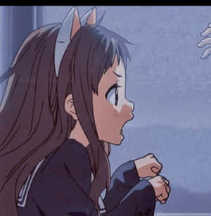動漫女孩長著貓耳，驚訝地抬頭看著一隻手向她伸來。
