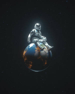 一名孤獨的太空人坐在漂浮在太空中的地球上，下方城市燈光閃爍。 — 太空 壁紙