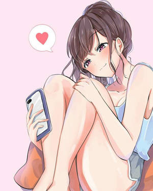 動漫女孩微笑著拿著手機，附近漂浮著一個心形圖標。 — 動漫女孩 壁紙