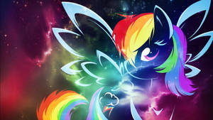 小馬 Rainbow Dash 帶著發光的翅膀飛過色彩繽紛的宇宙星雲。 — 彩虹小馬 壁紙