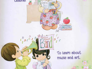 孩子們吹奏小號，並舉著帶有音符和學校用品的樂隊標誌。