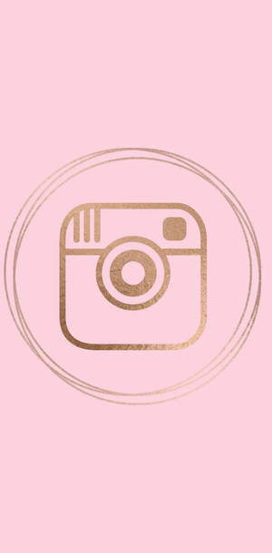 金色閃粉Instagram標誌在雙圓圈內，背景為粉紅色。 — 可愛粉紅 壁紙