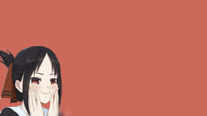 黑髮紅眼的動漫女孩微笑，雙手捧臉，背景為陶土色
