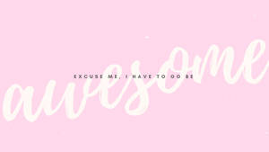 粉紅色背景上，白色書法字體寫著「excuse me i have to go be awesome」