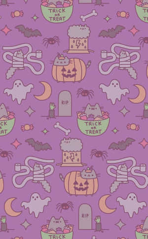 Pusheen 貓咪在紫色背景上穿著萬聖節服裝，伴有鬼魂、蝙蝠和糖果。