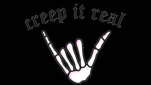 骷髏手做出搖滾手勢，附有「creep it real」文字