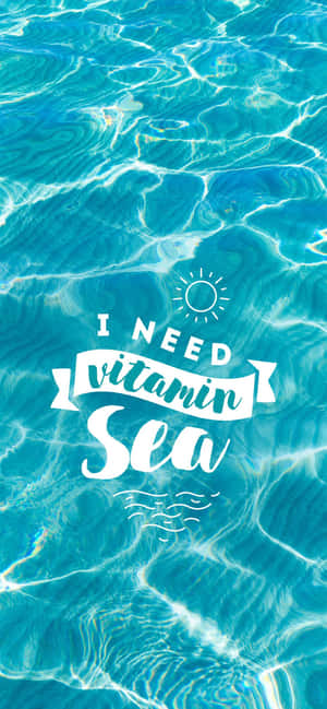 藍綠色海浪，白色文字寫著 I need vitamin sea 和太陽圖標。 — Galaxy A35 壁紙